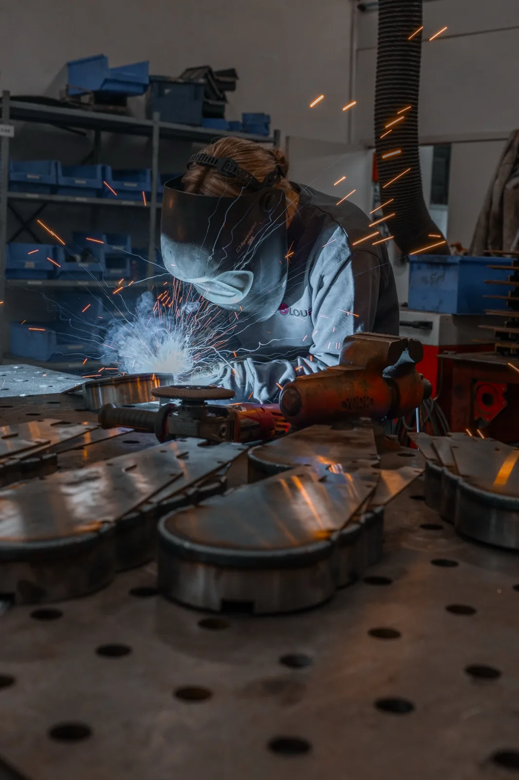 Laswerk in de werkplaats van Machinebouw LOUER